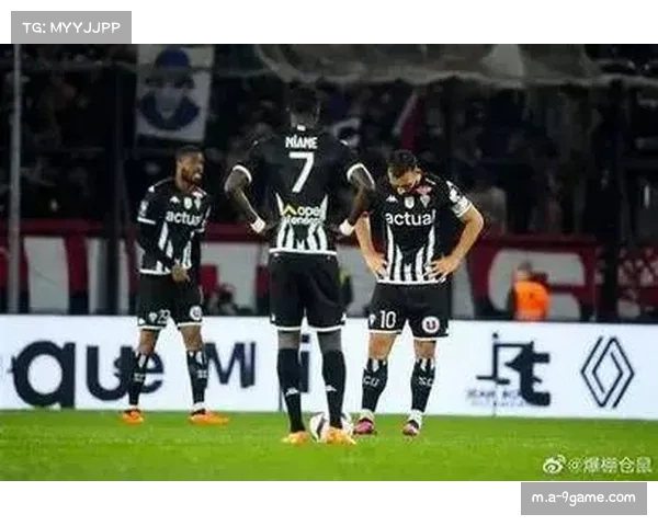 法甲：昂热主场2-0击败洛里昂 谢里夫彼得双响添胜绩